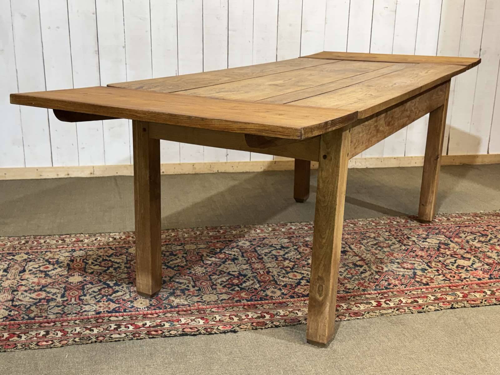 Extendable oak table from the 1930s with Gothic decoration.