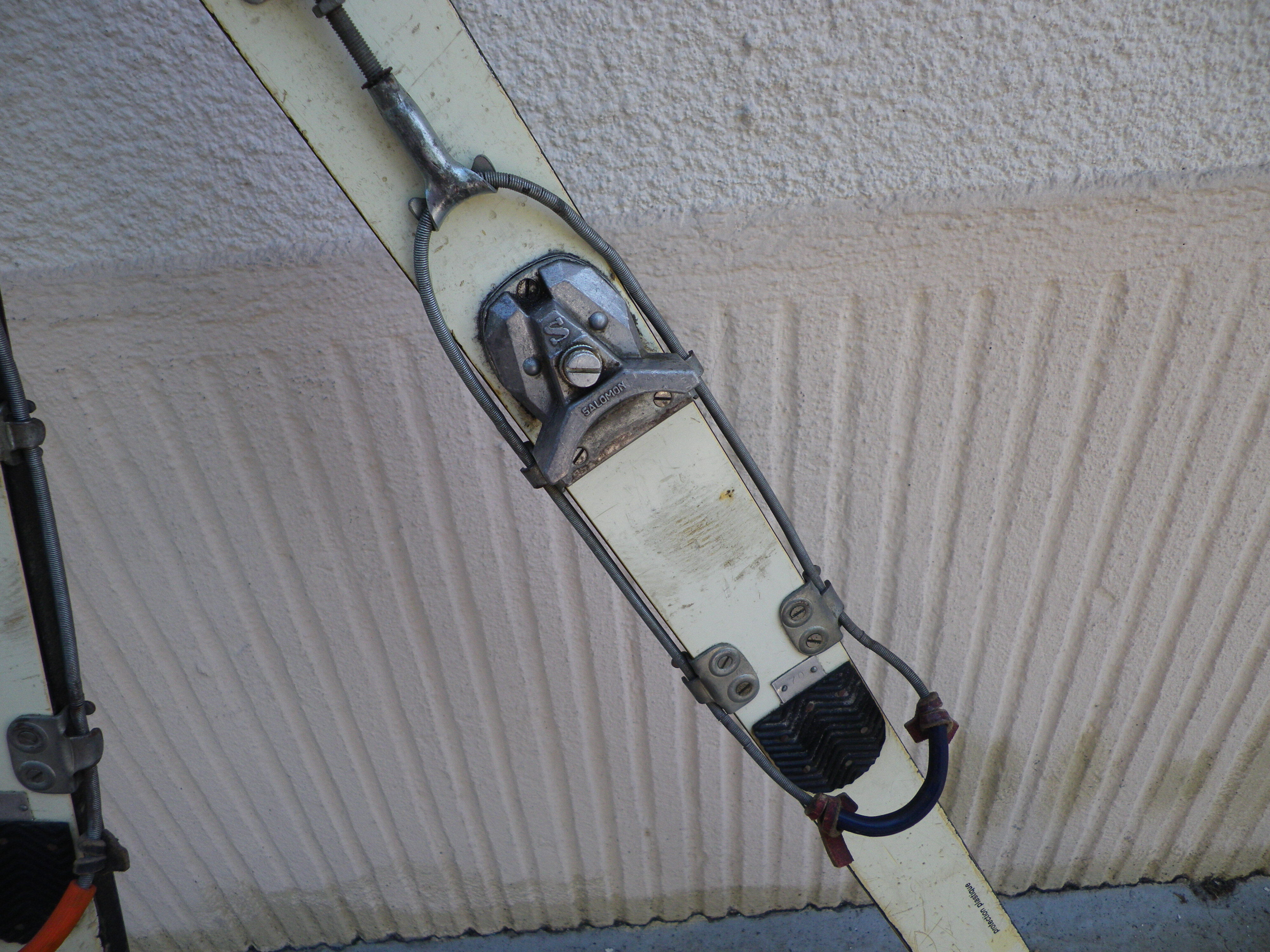 Vintage pair of wooden skis from the 1960s - Cabanon