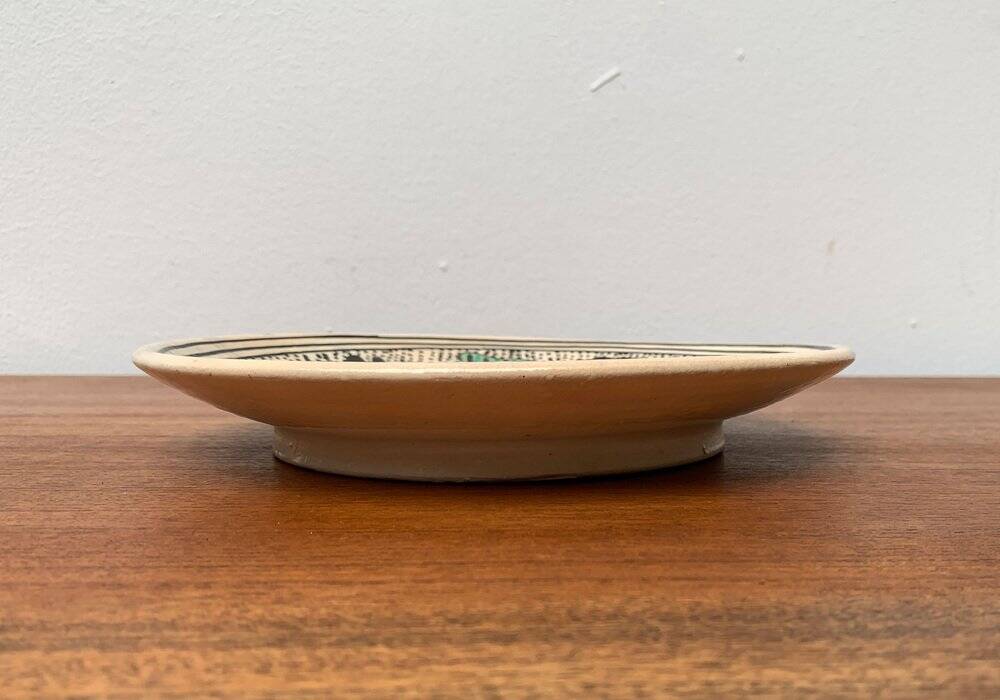 Vintage wall plate in hand-painted ceramic, 1970s.