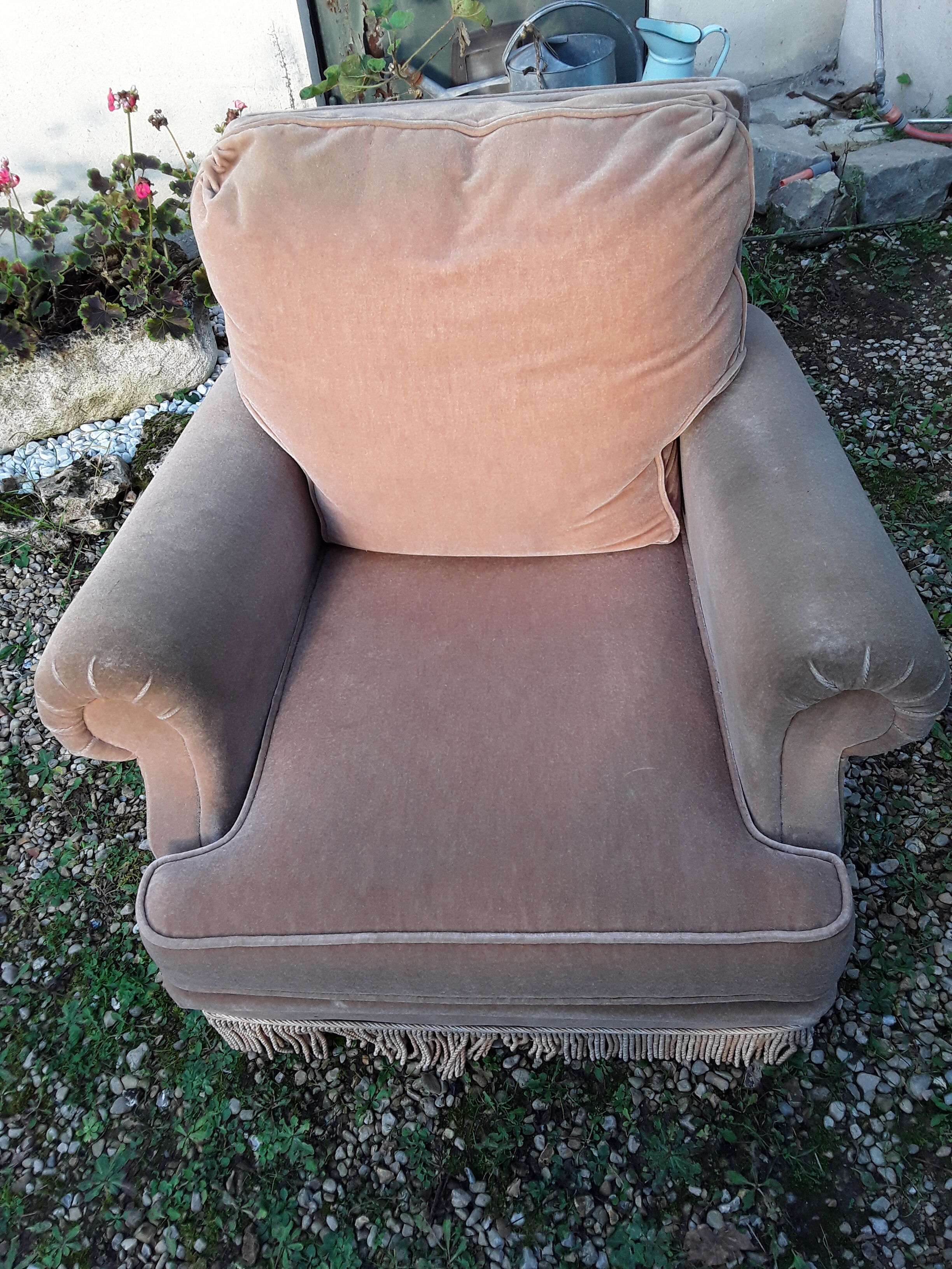 Large vintage toad chair