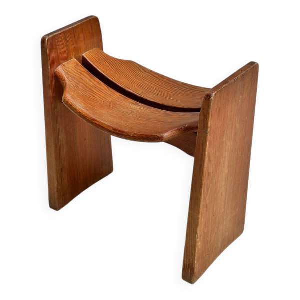 Tabouret emblématique 'Jonte' en pin massif conçu par Gilbert Marklund pour Furusnickarn AB