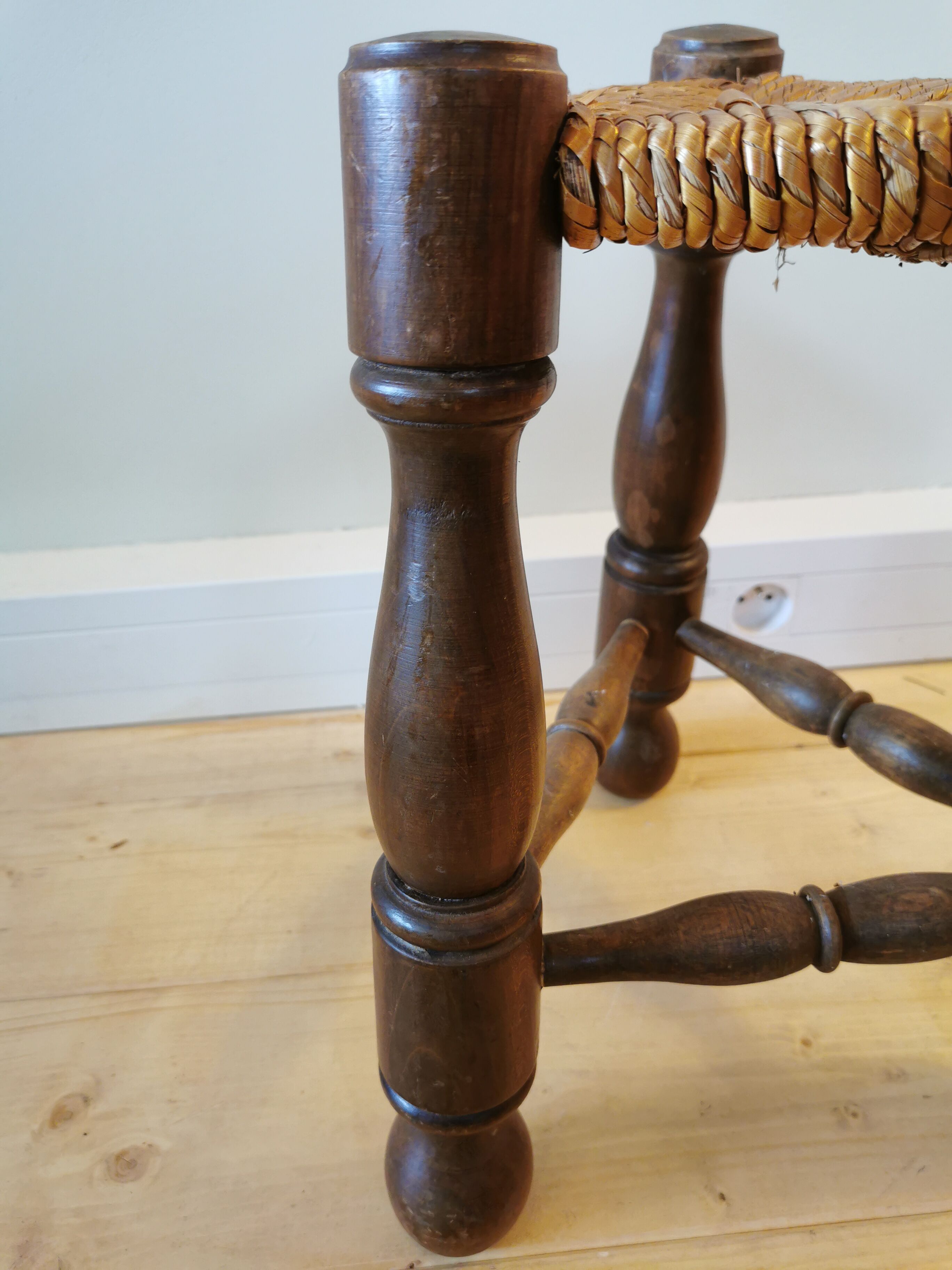 Tabouret tripode paillé des années 50