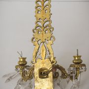 Deux appliques murales en bronze et en verre coupé