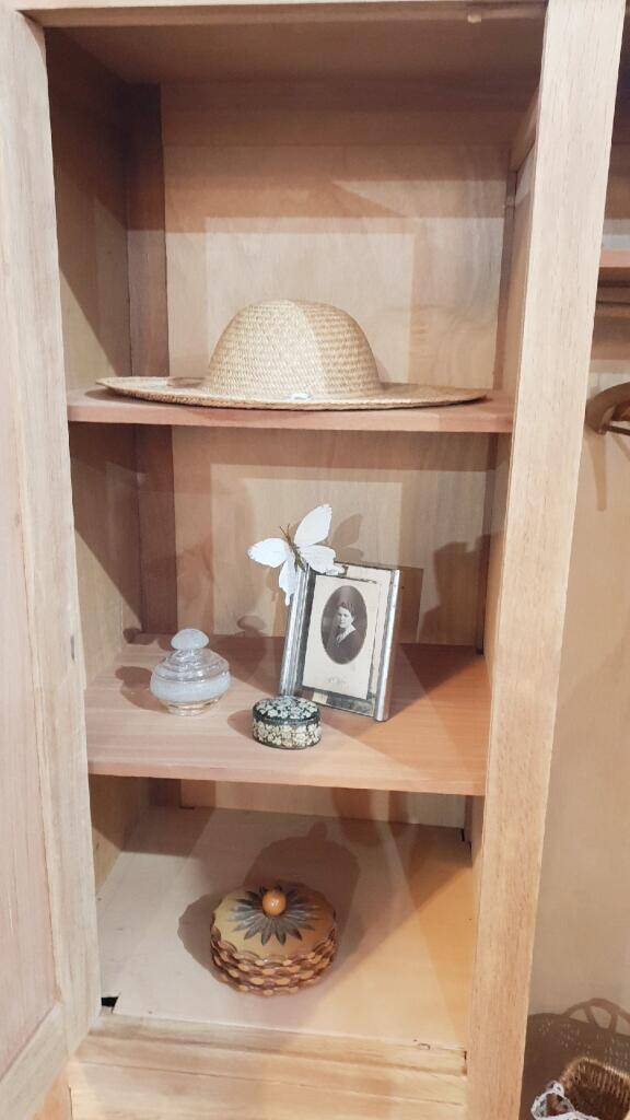 Vintage mirror cabinet