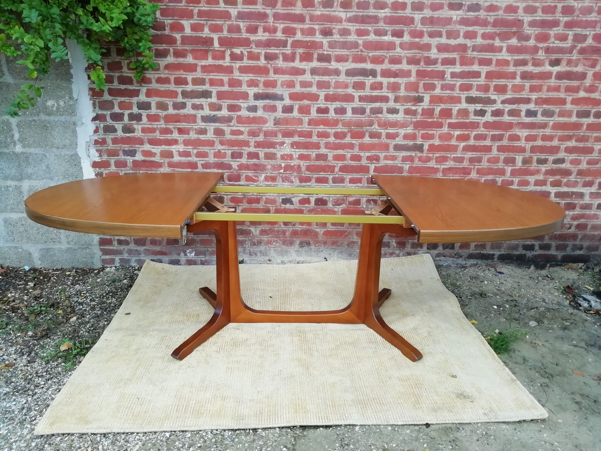Baumann expandable oval table, 1960