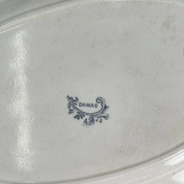 Grand plat ovale terre de fer, modèle ''Damas'' par Sarreguemines, fin XIXe, gris-noir