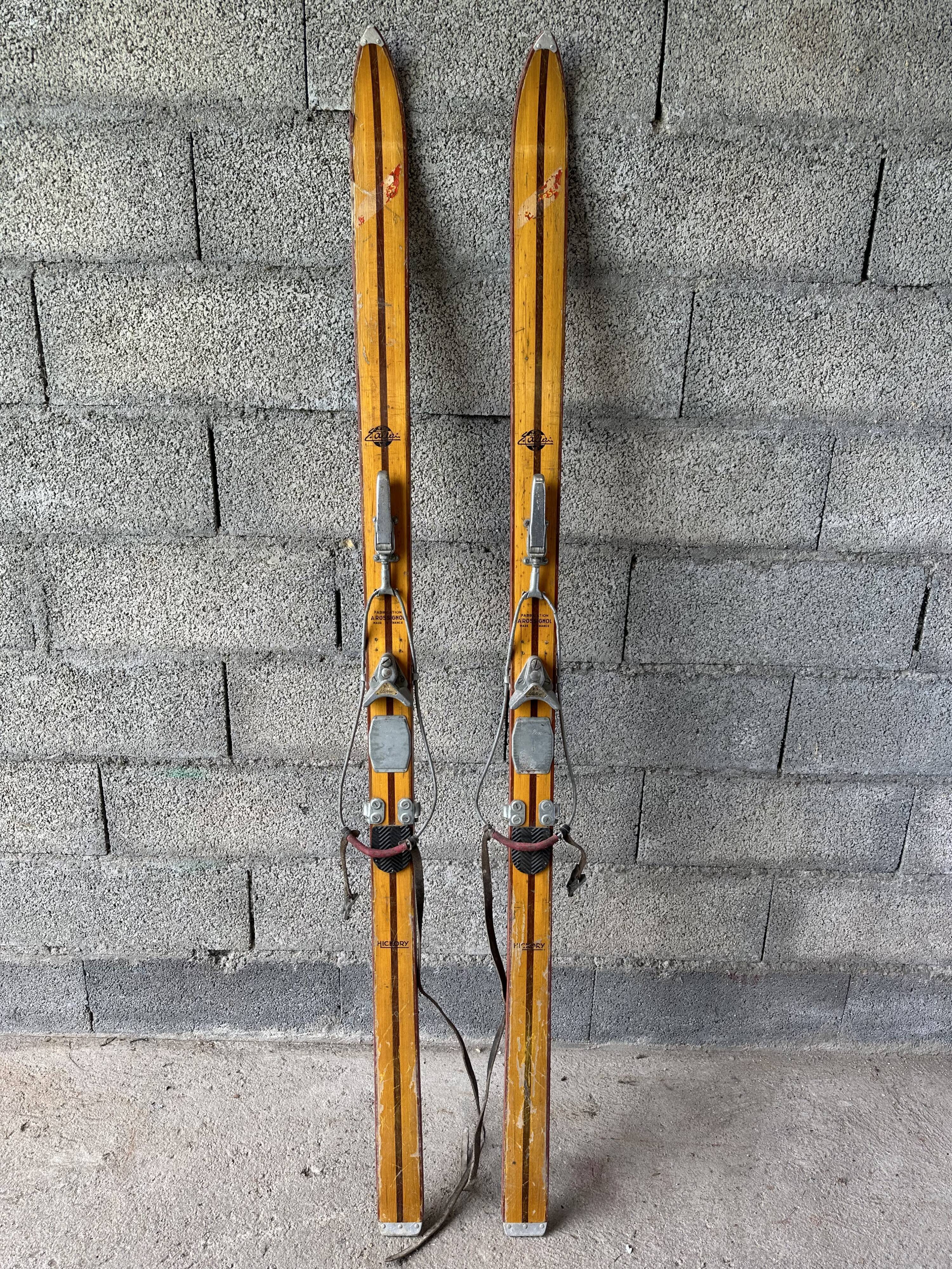 Pair of vintage skis wood Rossignol