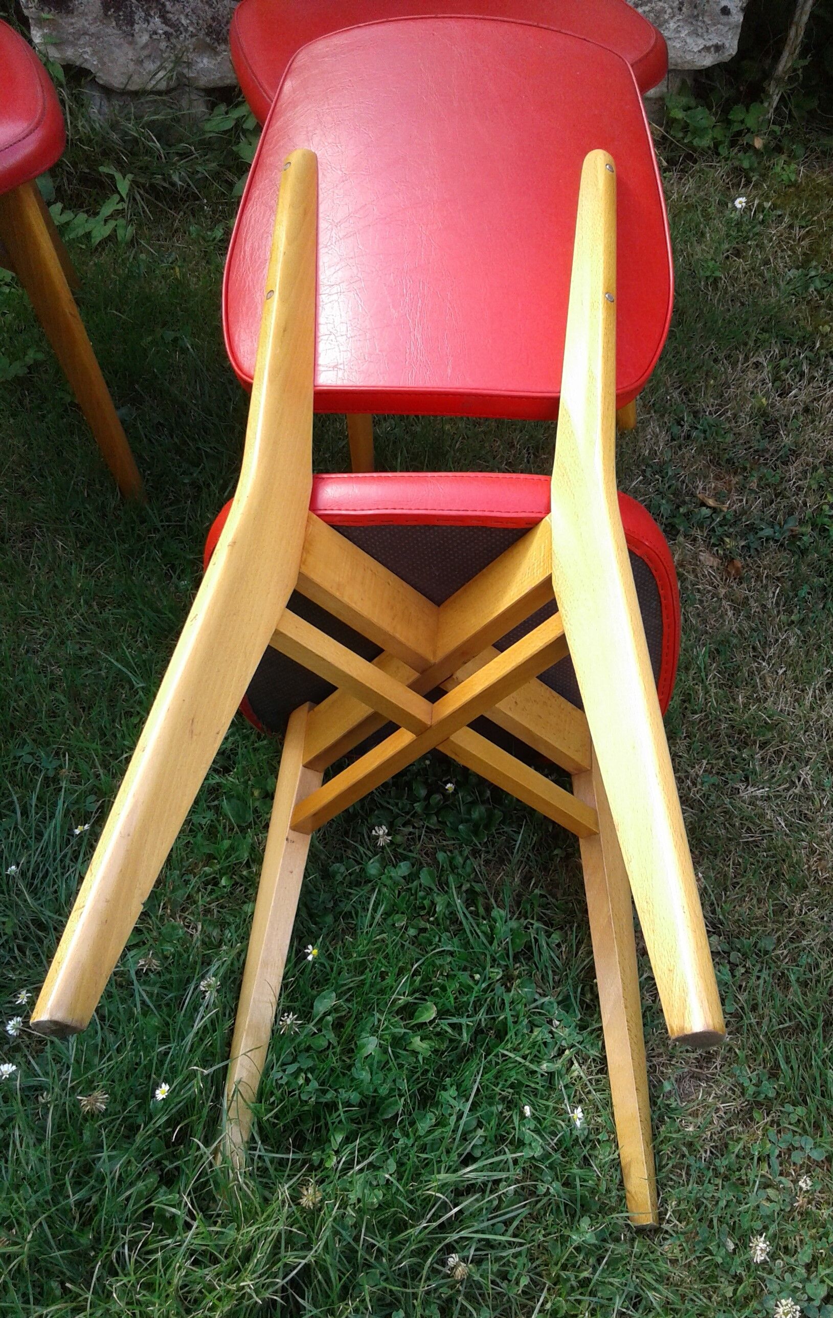Set of 6 chairs in wood covered with red skai