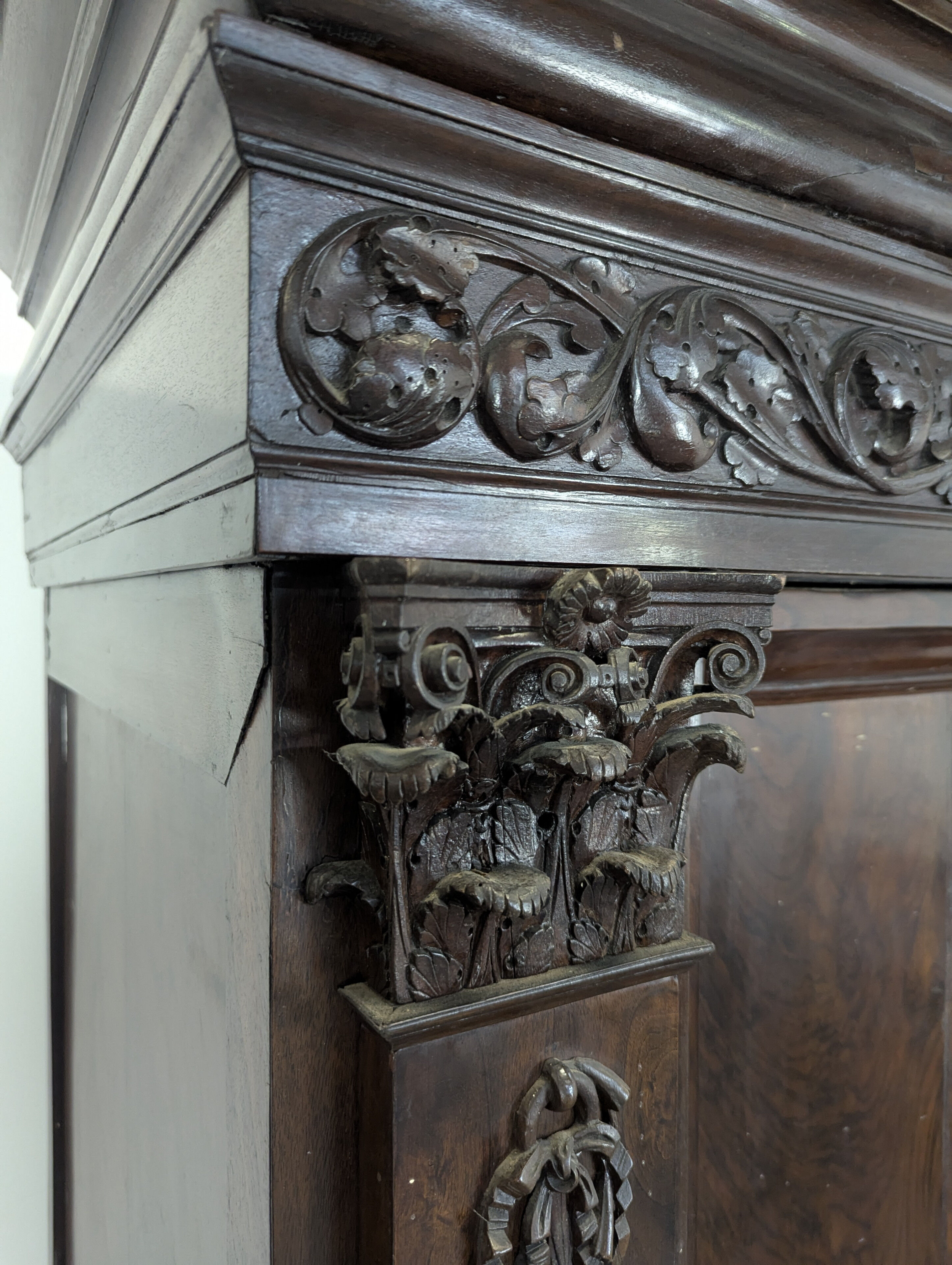 Kussenkast rosewood wardrobe from the late 17th century
