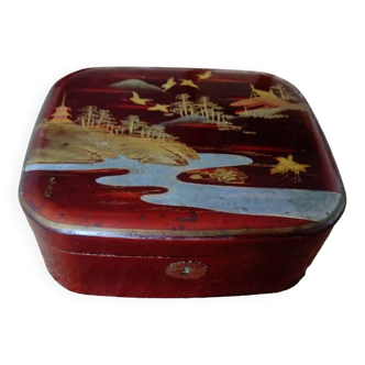 Lacquered wooden jewelry box/case with Asian landscape decoration