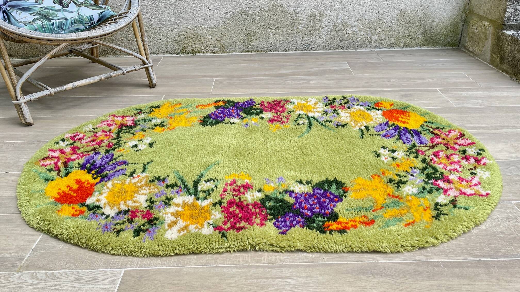 Oval rug from the 70s in pure wool 144x88cm