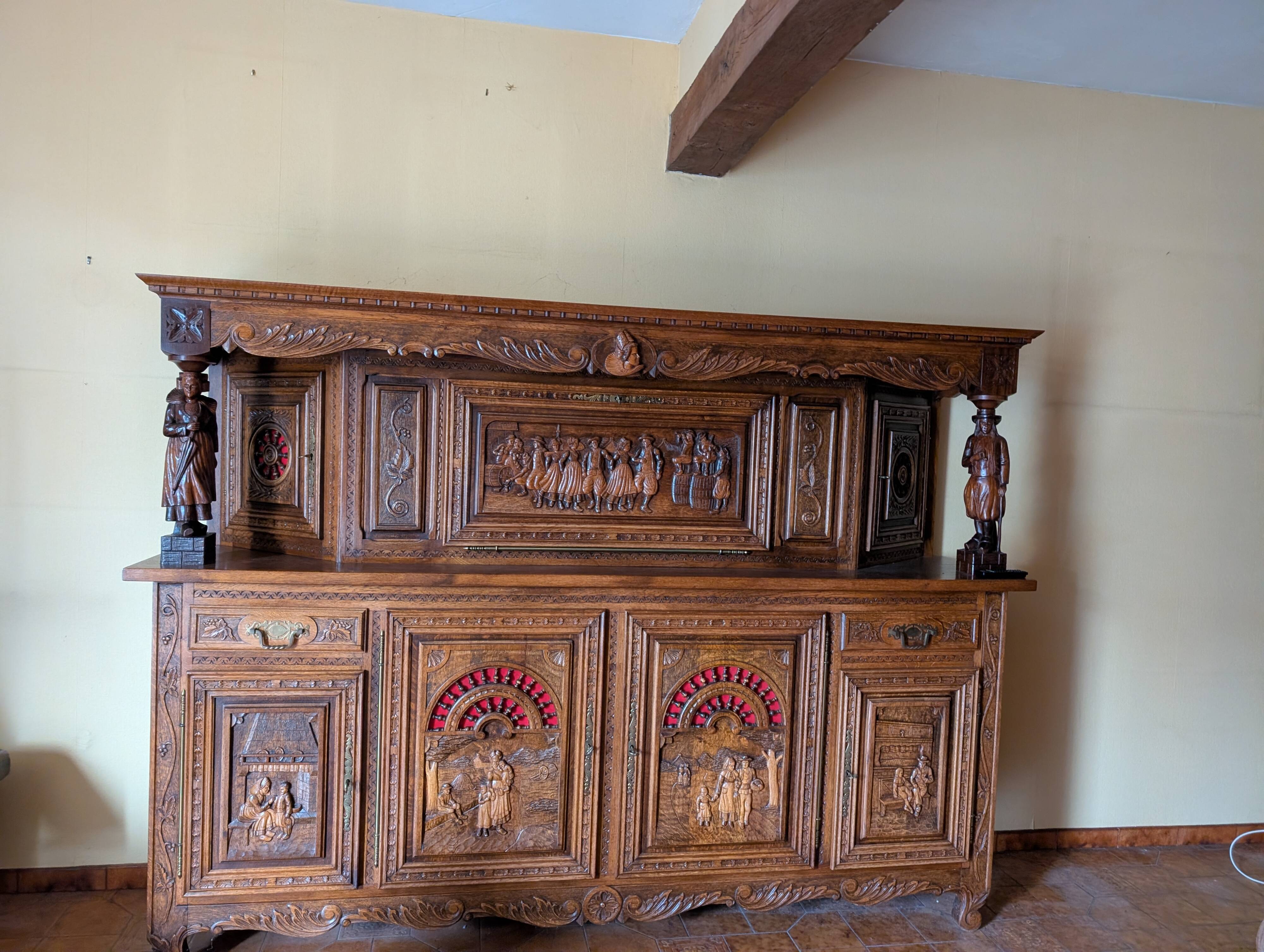 buffet breton sculpte par  ébéniste