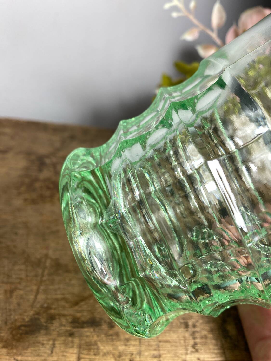 Carafe en ouraline fluorescente