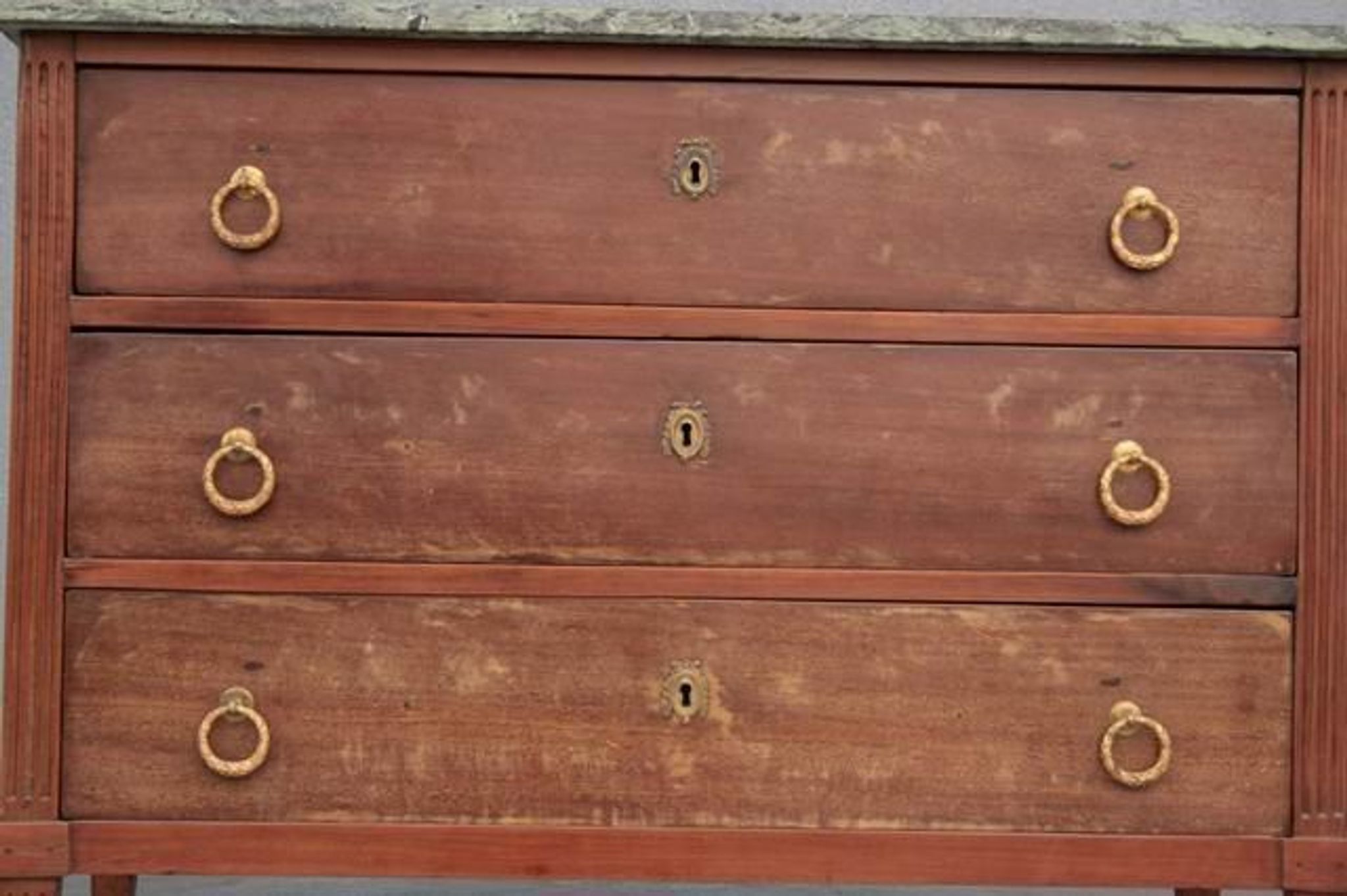 Commode de style Louis XVI en acajou