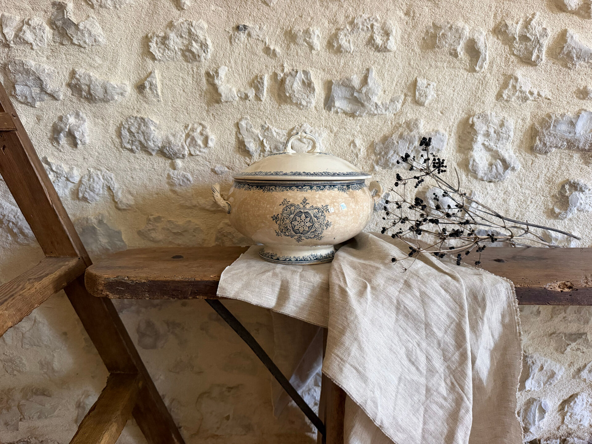 Fruit bowl in Creil and Montereau ironstone, Guirlande model.