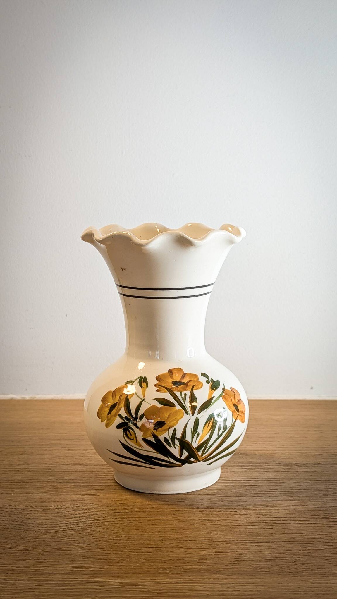 Handmade vase of cypriot origin (marked mantis)