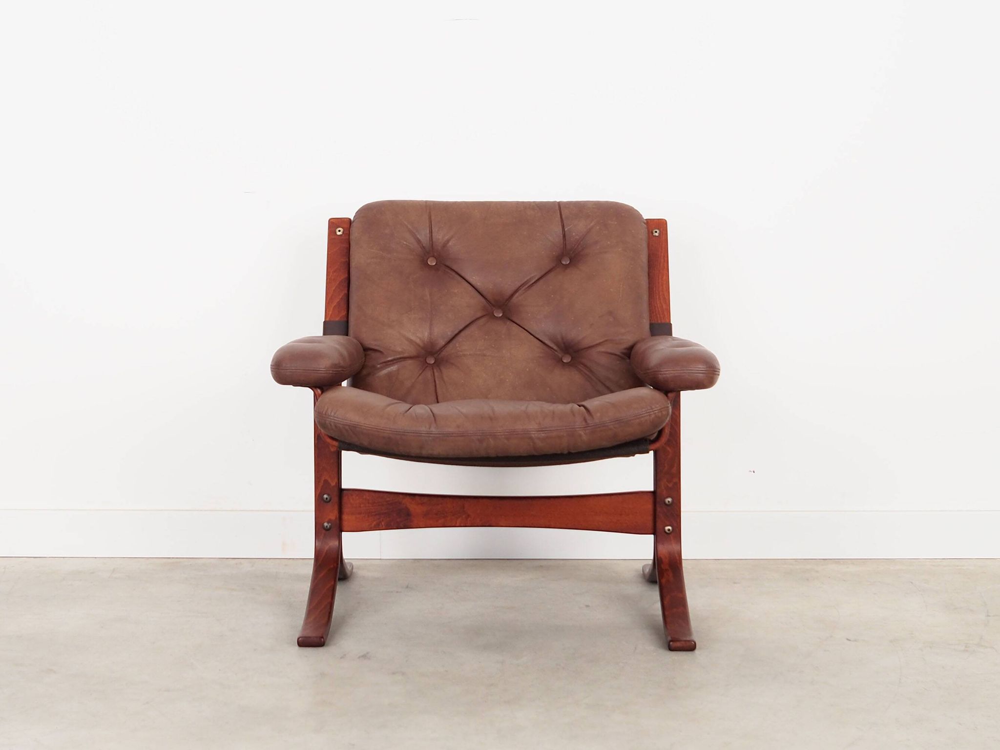 Fauteuil en cuir, design norvégien, années 1970, production : Norvège