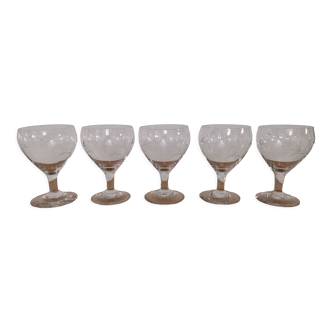 Lot de 5 verres à eau sur pied finement gravés vintage