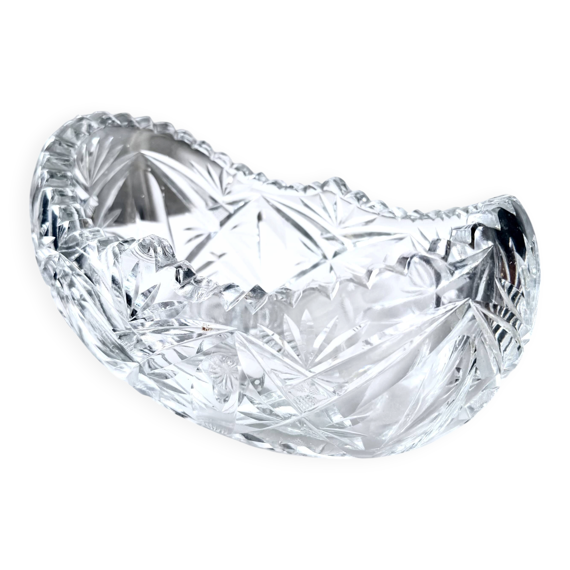 Large cut crystal planter in the Saint-Louis style.