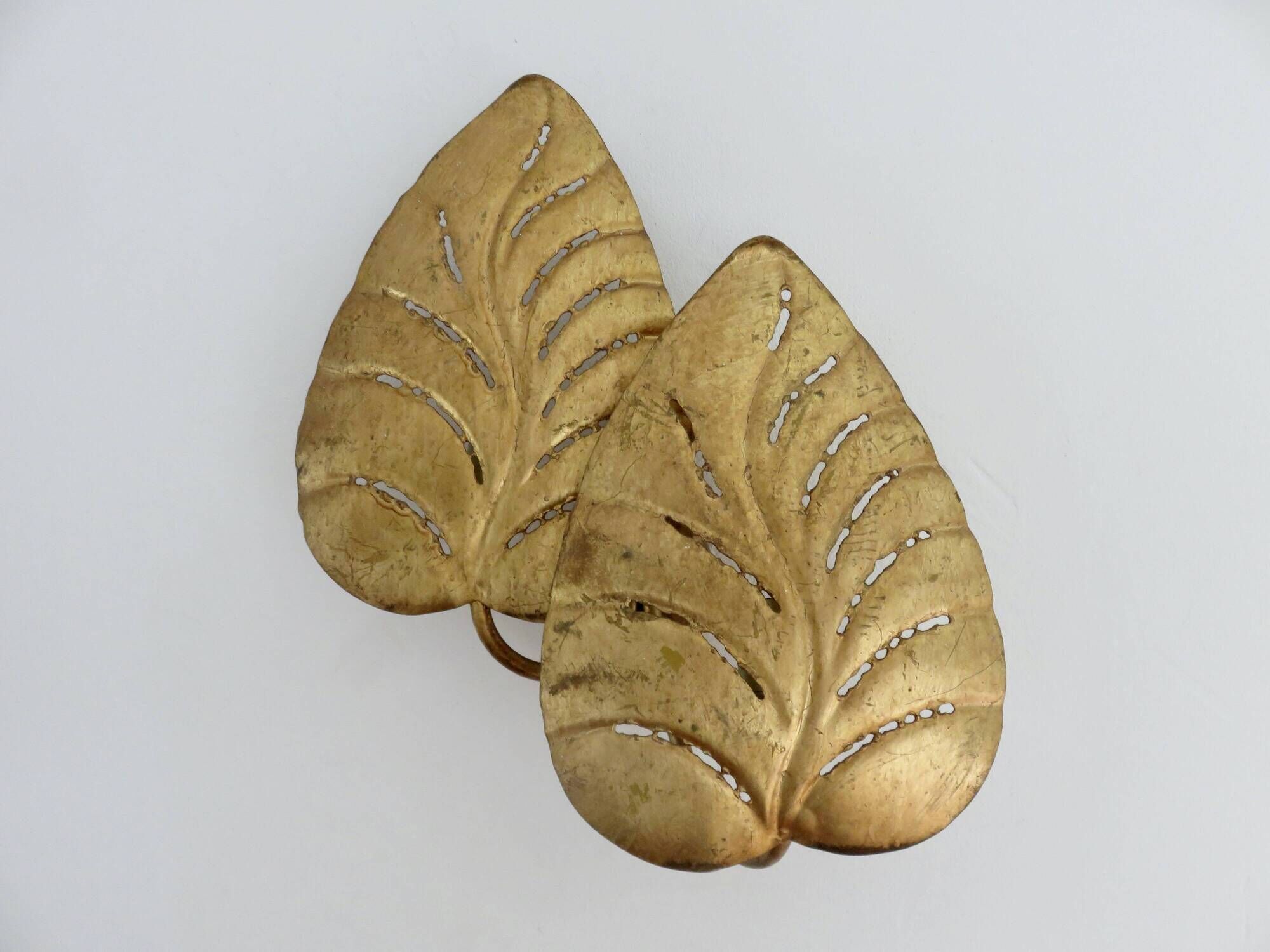 Large "leaf" wall lamp in gold metal, gold leaf, 1970s, Jansen