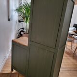 Asymmetrical cabinet
