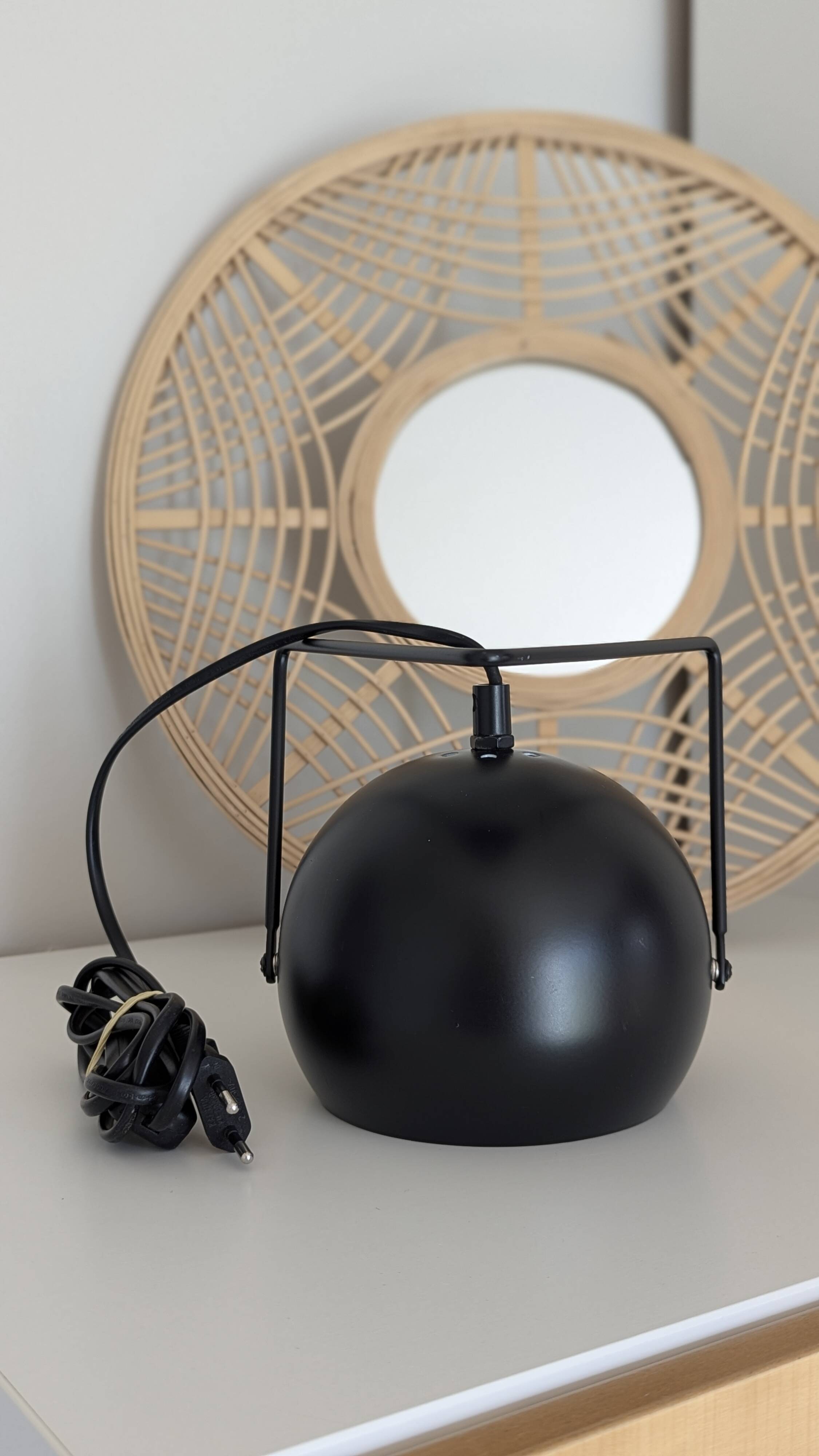 Black eyeball lamp (L-0184)
