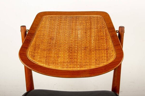6 chaises Danoises en Teck, Cannage et Cuir, modèle FD 187 par Arne Vodder