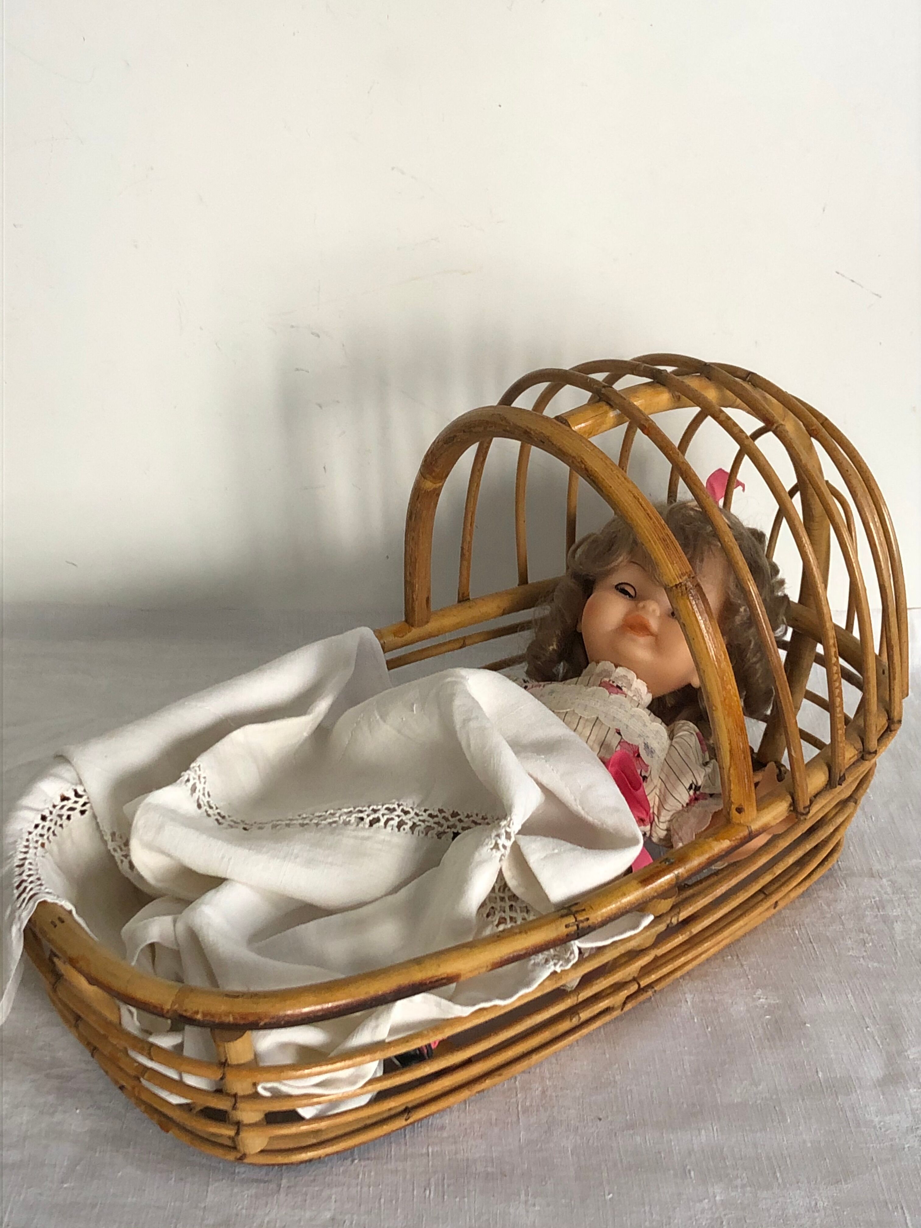 Rattan doll couffin, vintage toy