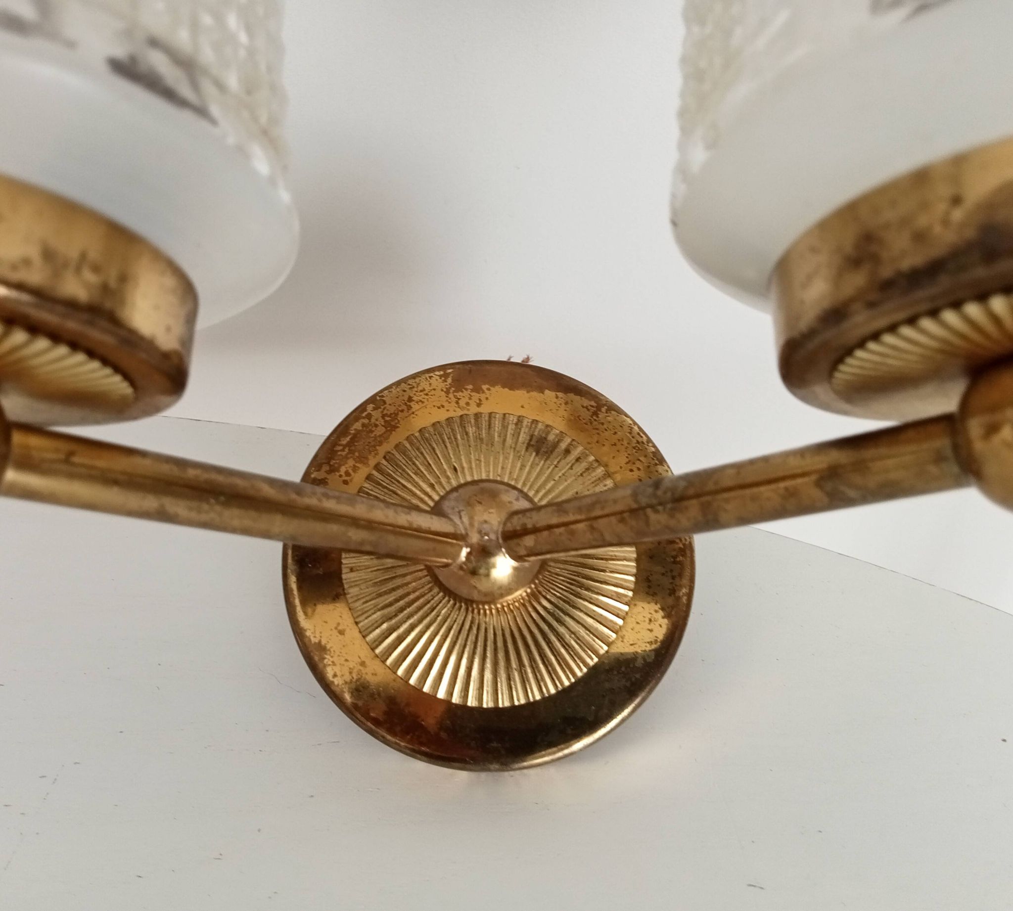 Pair of vintage double-light wall sconces in brass and etched glass from the 60s/70s.