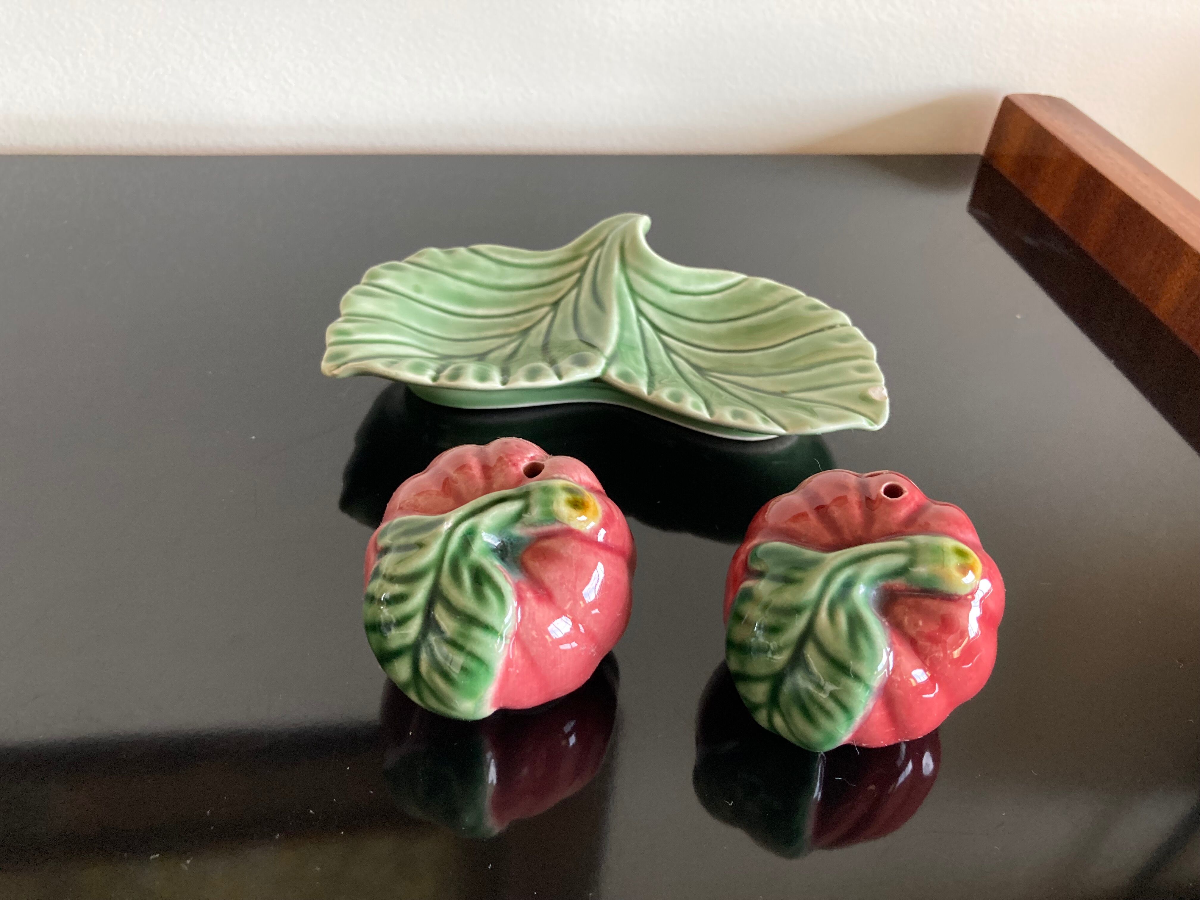 salt and pepper shaker in slurry