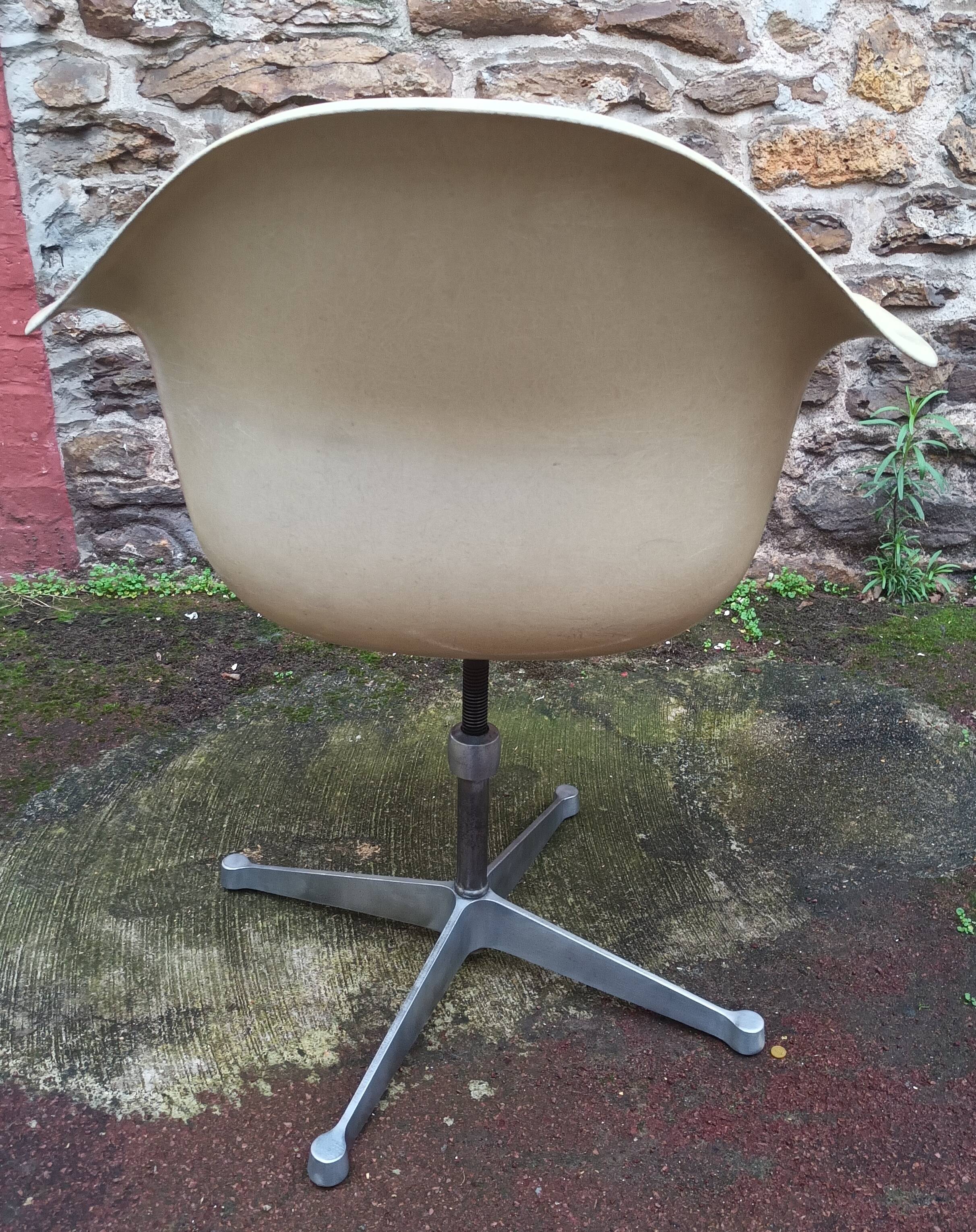 Fauteuil de bureau de Charles et Ray Eames pour Herman Miller des années 60