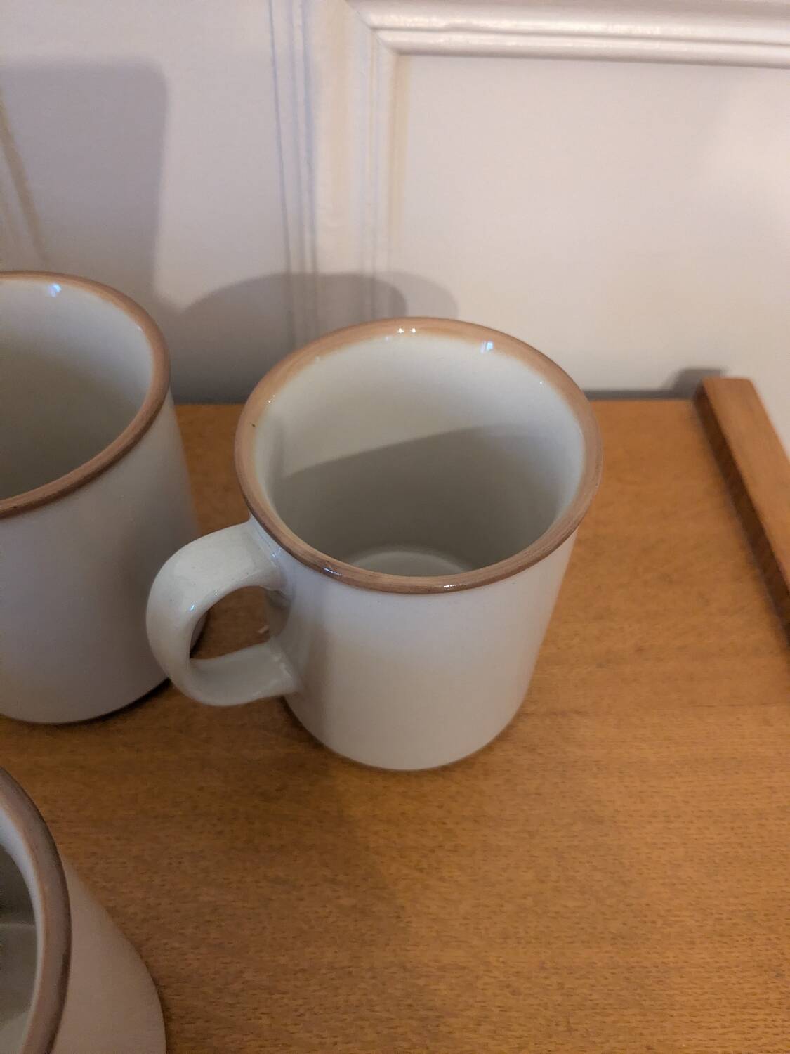 Six mugs en céramique