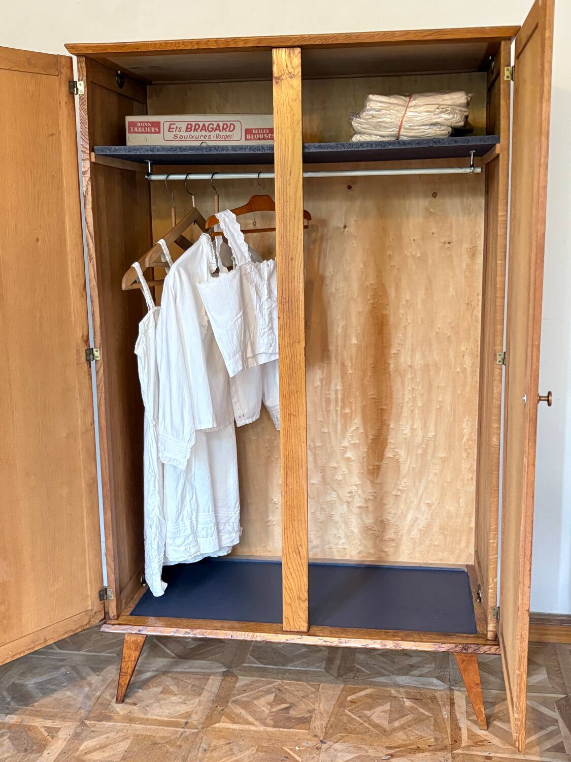 Compass foot cabinet