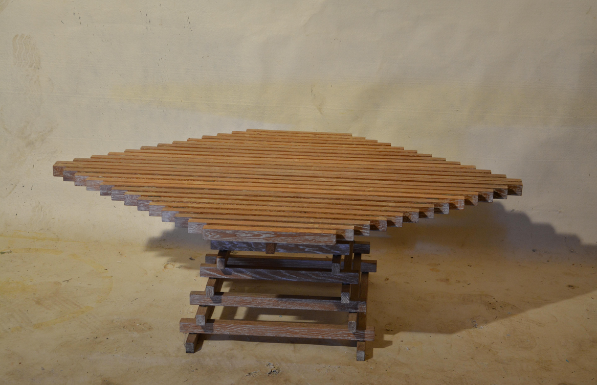 Table ajourée en bois 1980