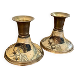 Paire de bougeoirs en laiton émaillé