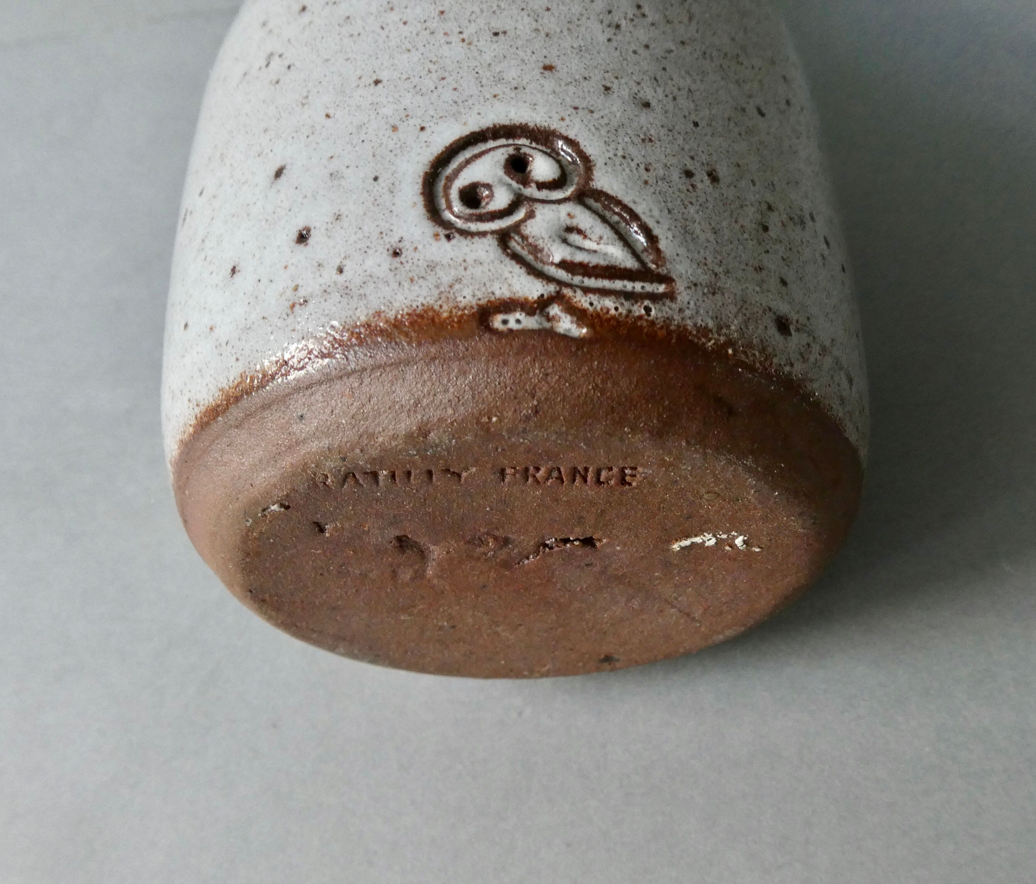 Sandstone vase bottle shaped by Norbert Pierlot in Ratilly