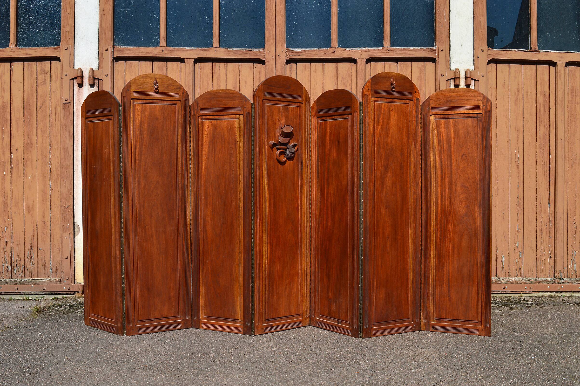 Art Deco screen with 7 panels carved with the insignia of the Foreign Legion, circa 1940