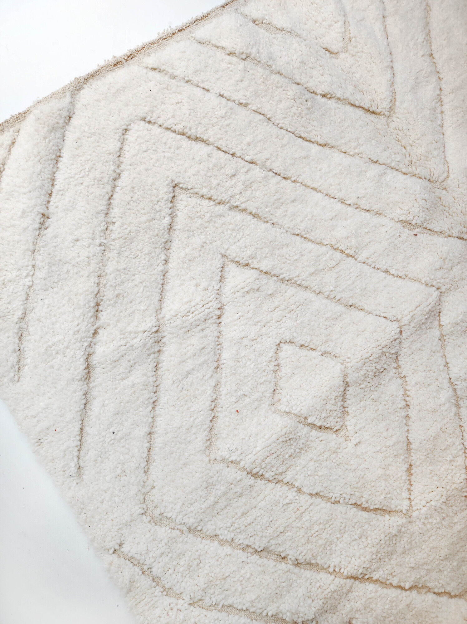 Moroccan Berber carpet blessed ouarain ecru plain with engraved diamonds 300x207cm
