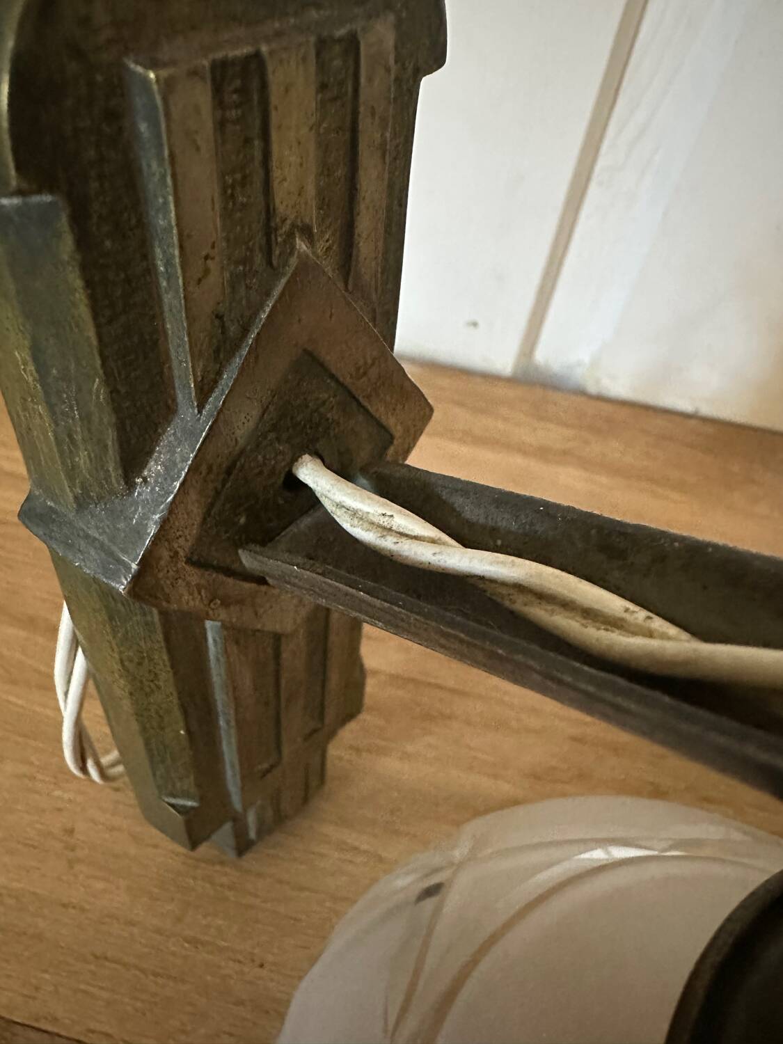 Art Deco wall lamp in metal and glass