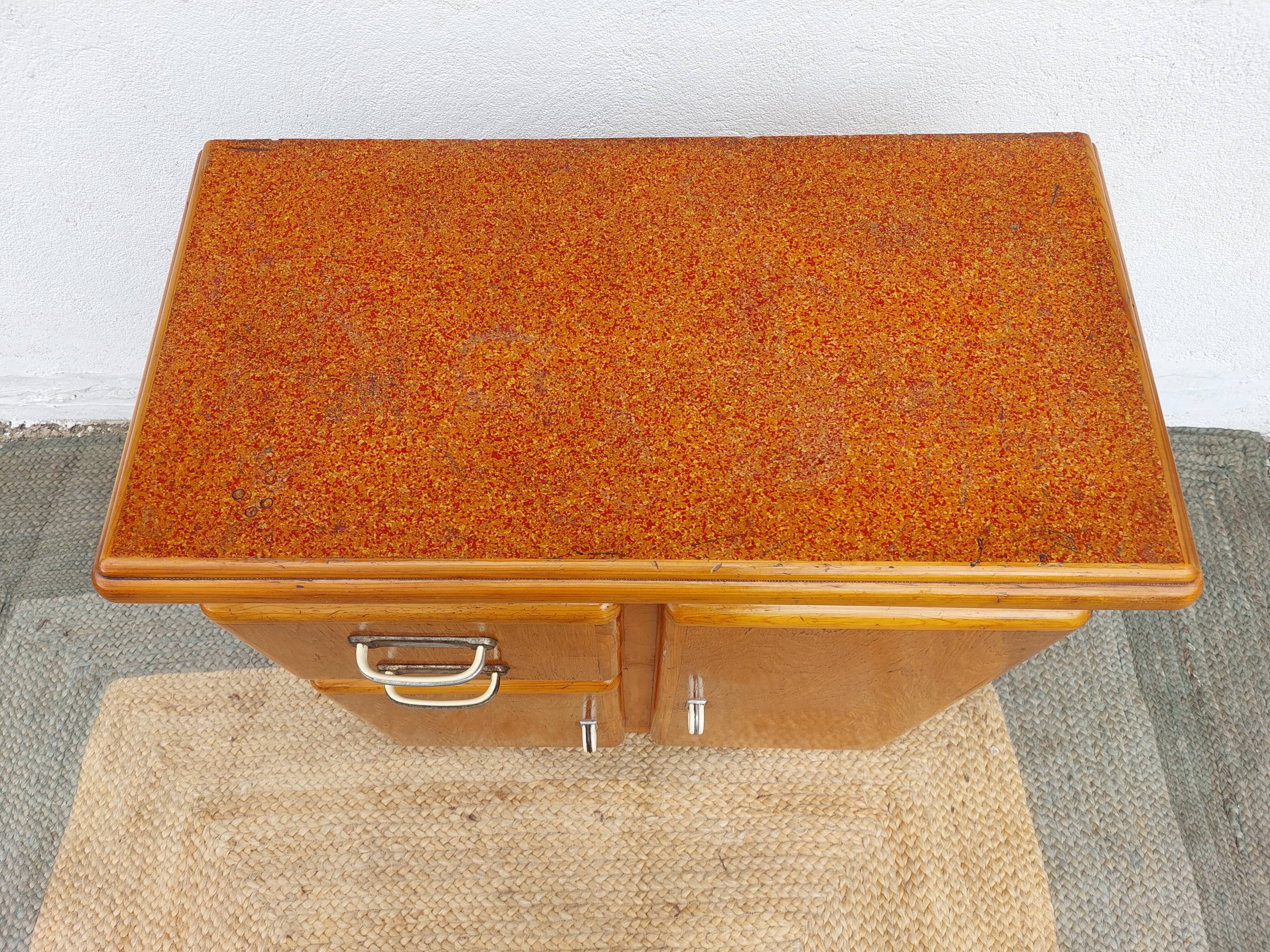 Mado buffet, asymmetrical doors and metal