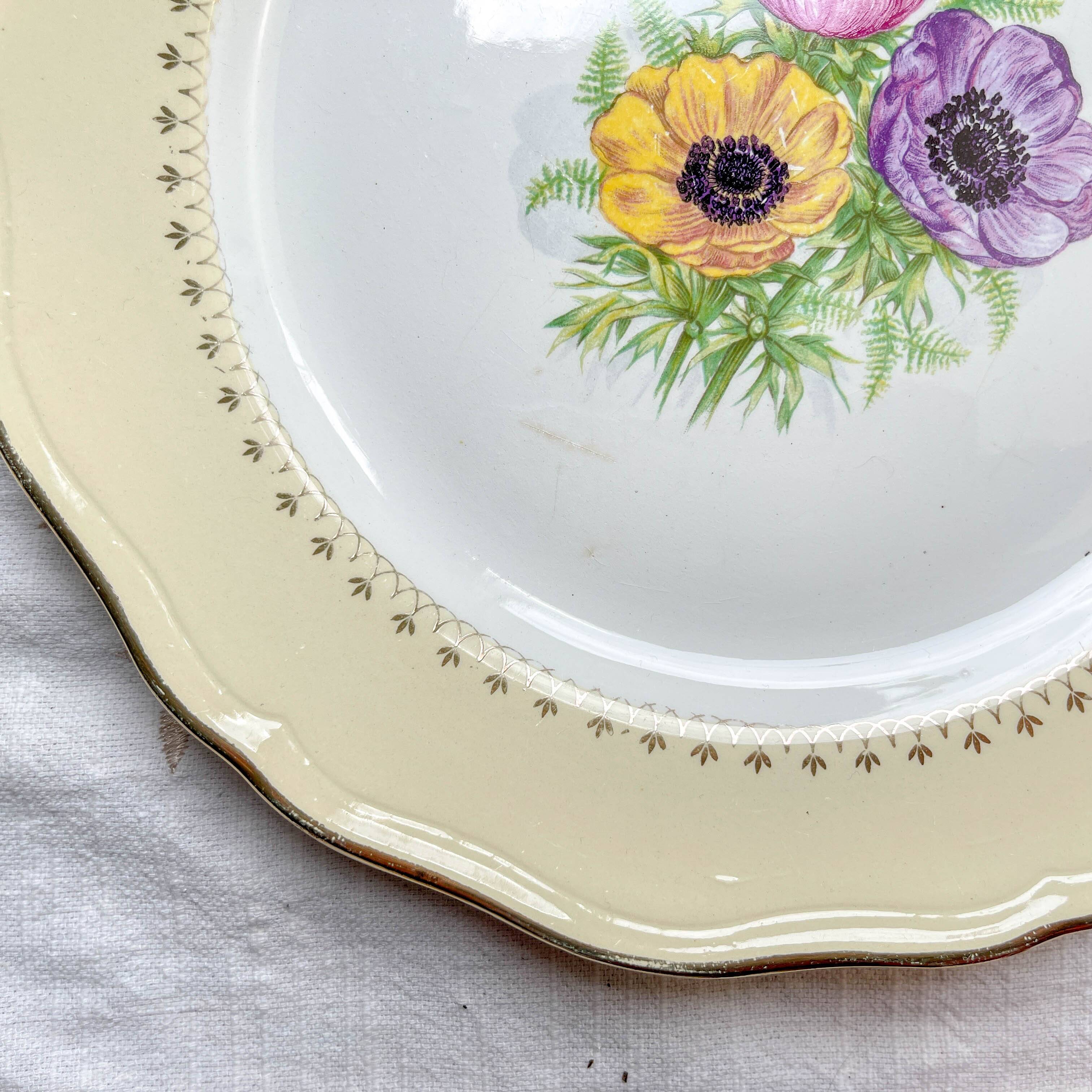 6 vintage porcelain dinner plates with white and golden yellow floral pattern L'Amandinoise "Coopélia" - Vintage floral tableware