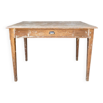 Bureau en bois patiné