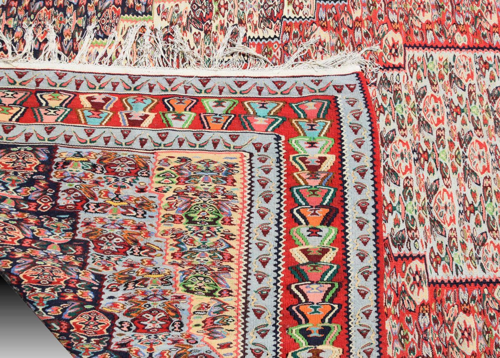 Kilim Rug: Senneh Iran: 2.95 x 2.00 metres - "Galerie Sardje"