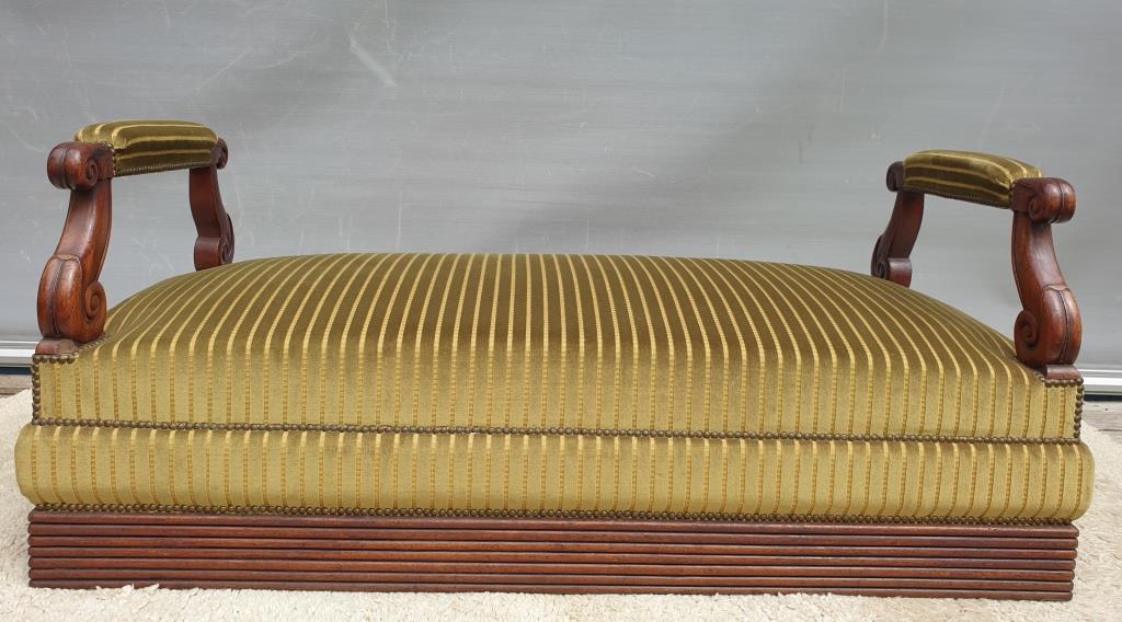 Sofa terminal velvet style Restoration