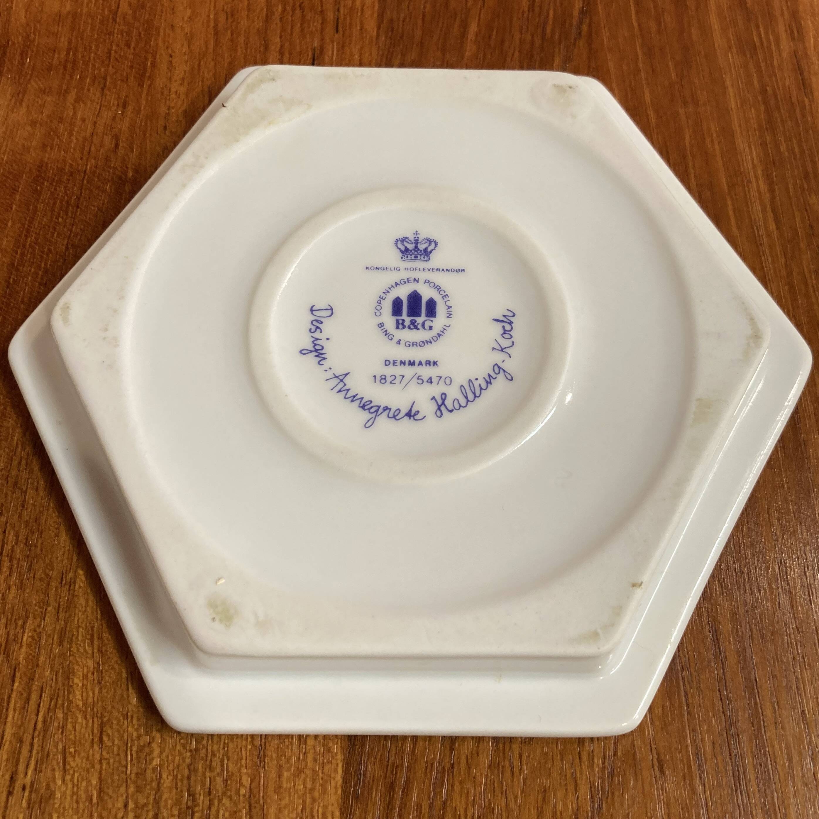 Set of five Scandinavian design ceramics.