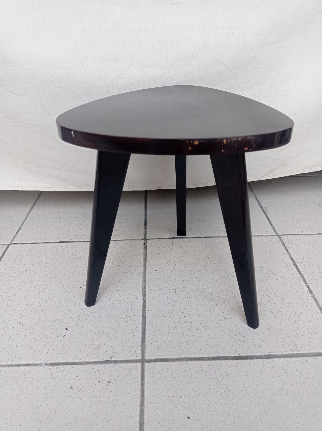 Tripod table