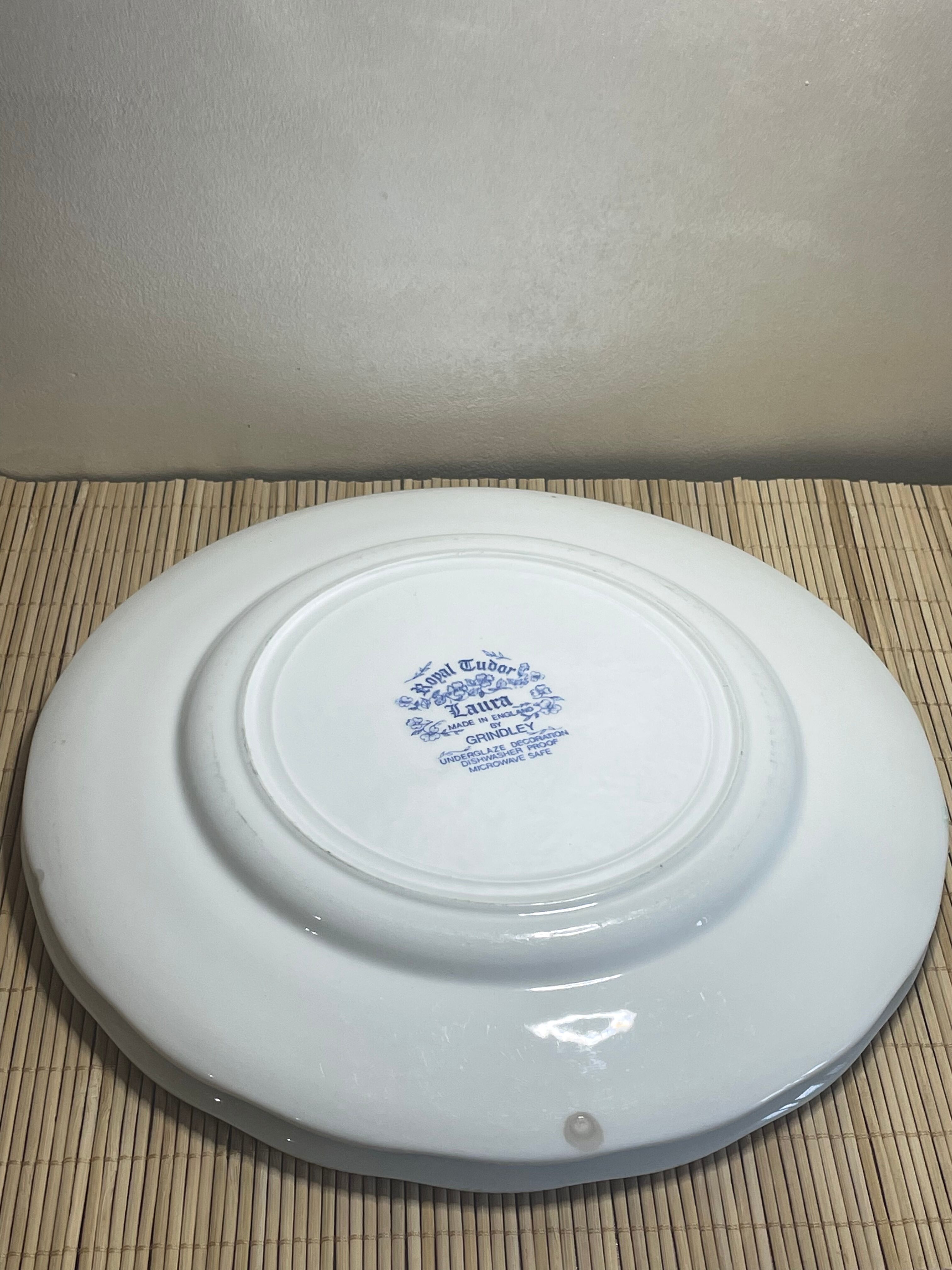 2 plates Royal Tudor Laura