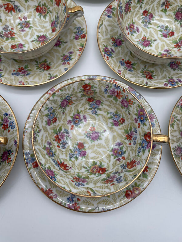Service 8 tasses à café en porcelaine de Limoges France motif floral et doré