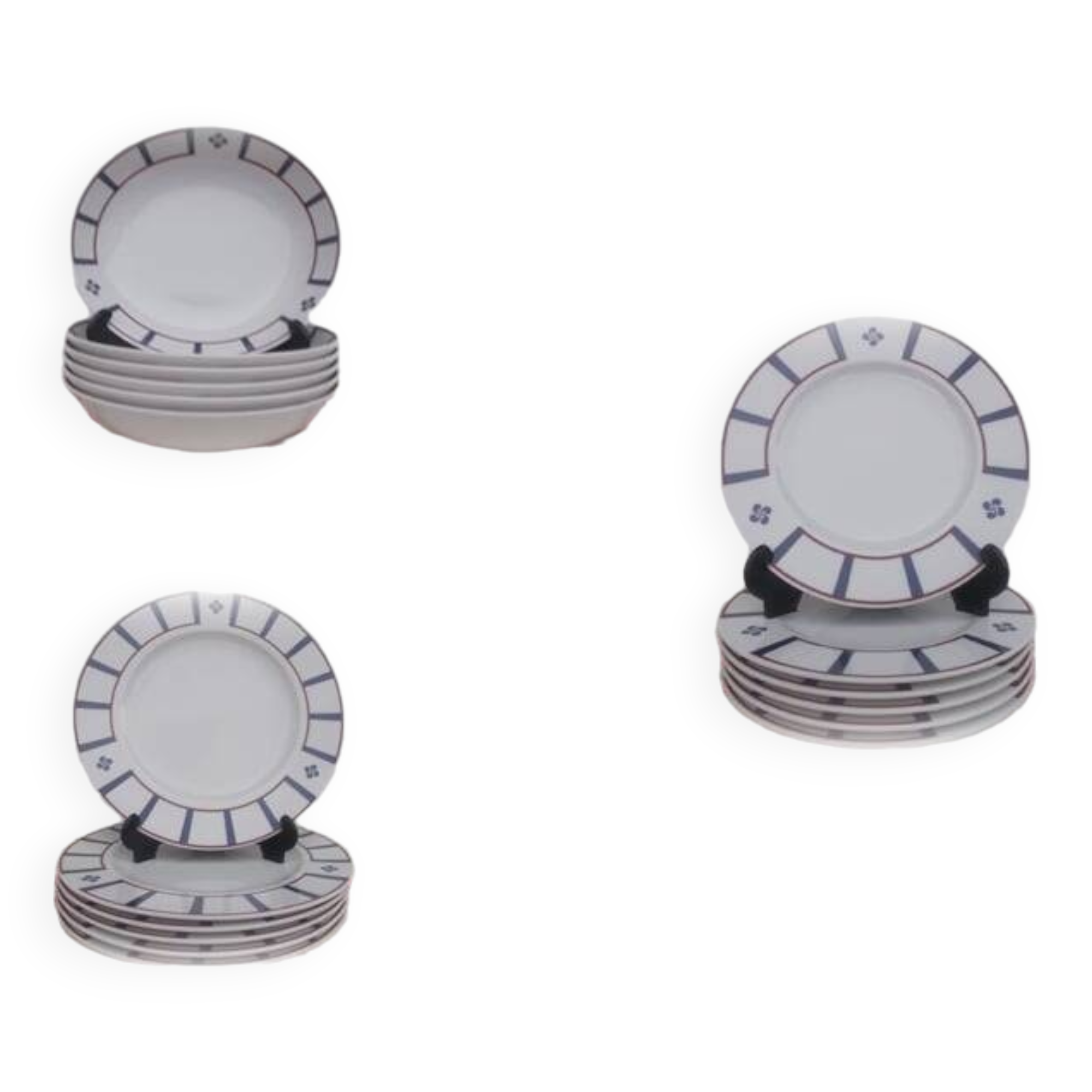 18 Basque blue and red porcelain plates with Basque crpix