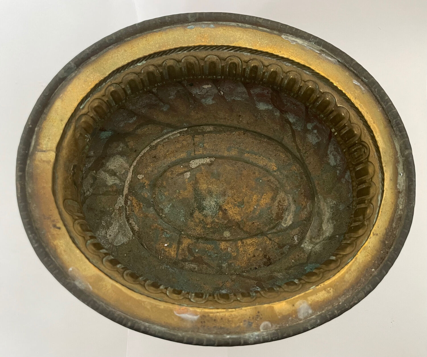 Copper planter with two lion heads, 17th-18th century